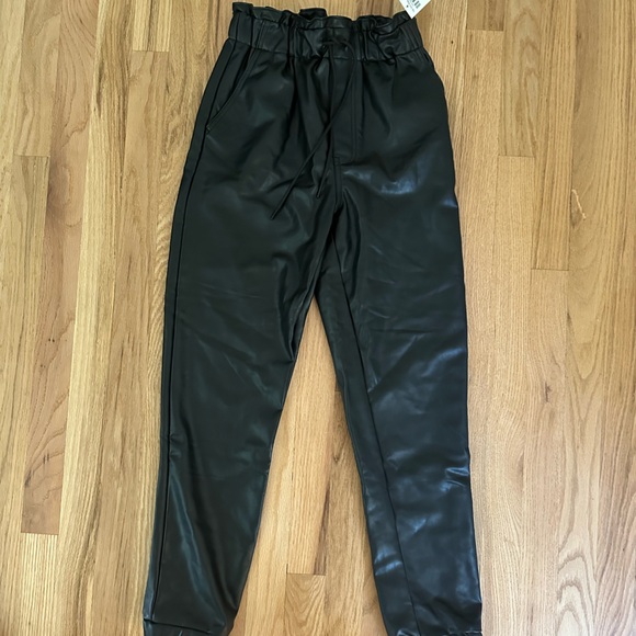 Abercrombie & Fitch fraud leather black joggers size XS New with tags. - Picture 3 of 4